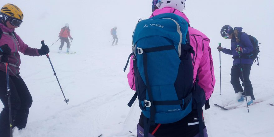 Celkový pohled na batoh Vaude Back Bowl 22 včetně všech popruhů.