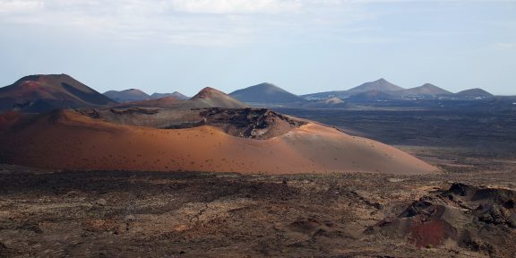 Trek skrze Lanzarote a tamní Ohňové hory