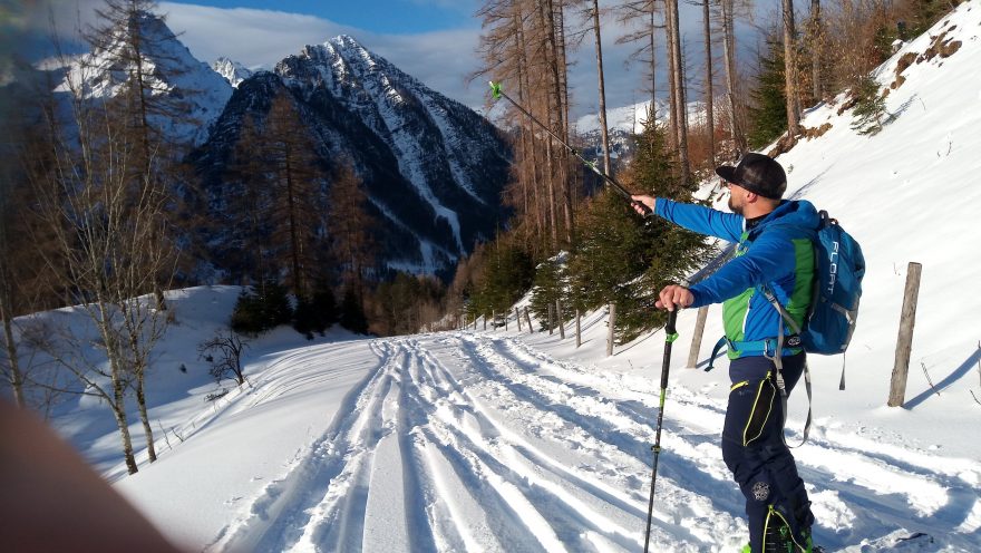 Celkový pohled na kalhoty Direct Alpine Rebel během túry v Totes Gebirge