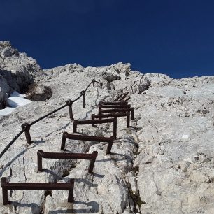 Ferata na Alpspitze v masivu Zugspitze v bavorských Alpách.