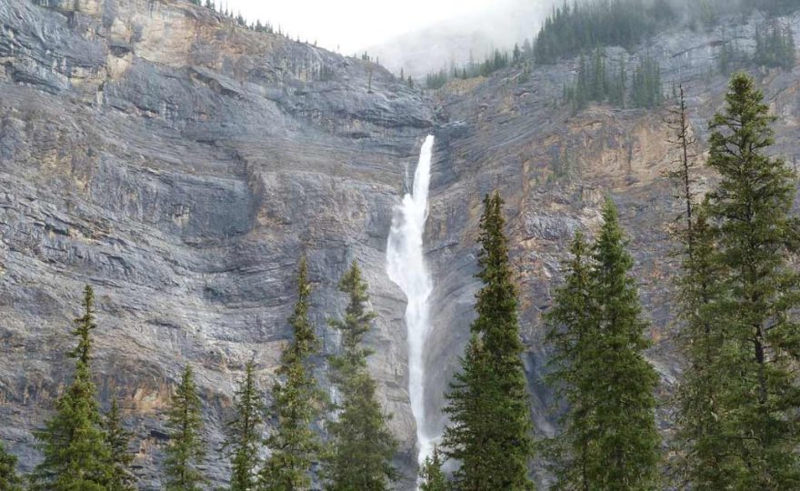 Skalnaté hory neboli Rocky Mountains tvoří páteř severozápadu Severní Ameriky. Pohoří dosahující až čtyřtisícové výšky je typické řadou jezer, vodopádů i hlubokých kaňonů.