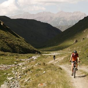 Na kole divokým Kyrgyzstánem je zážitek na celý život