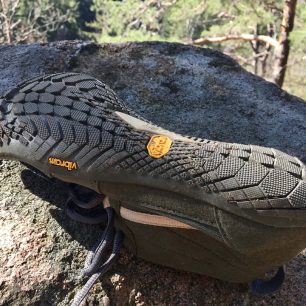 Boty FiveFingers V-Trek sází na ověřenou klasiku - podešev Vibram