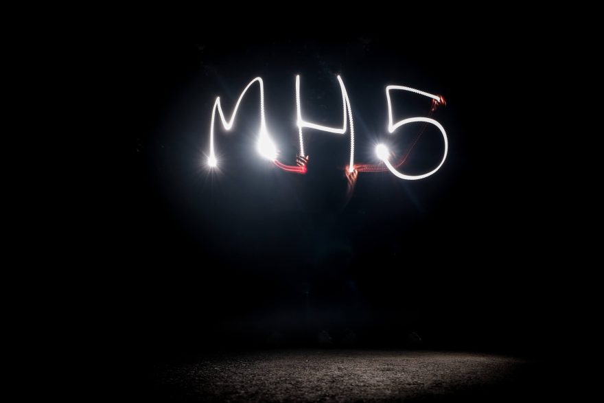 Čelovka Ledlenser MH5 se v noci neztratí.