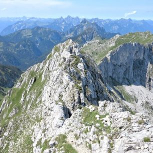 Vrchol Hochplatte, Ammergauské Alpy, Německo.