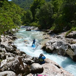 Paddleboard na řece Soča, Julské Alpy, Slovinsko