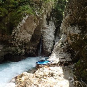 Paddleboard na řece Soča, Julské Alpy, Slovinsko