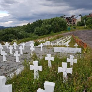 Památník Ukrajinců bojujících v roce 1939 po boku Československé armády zavražděných Polskými vojáky v průsmyku Veretsky