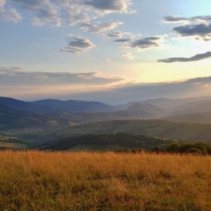 Večer nad Volovcem, Karpaty, Ukrajina