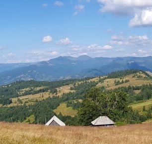 Výhledy na hřeben Maramureše z jihu, Karpaty, Rumunsko