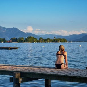 Osvěžující koupel v Chiemsee, Německo