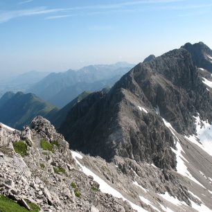 Heilbronner Weg - Vrchol Bockkarkopf (2609 m) od Steinschartenkopf přes sedlo Bockkarscharte (2504 m).