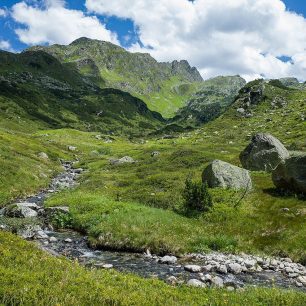 Údolí pod vrcholem Vallüla, Silvretta, Alpy