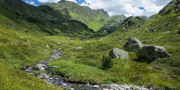 Výstup na vrchol Vallüla od silnice Silvretta Hochalpenstrasse