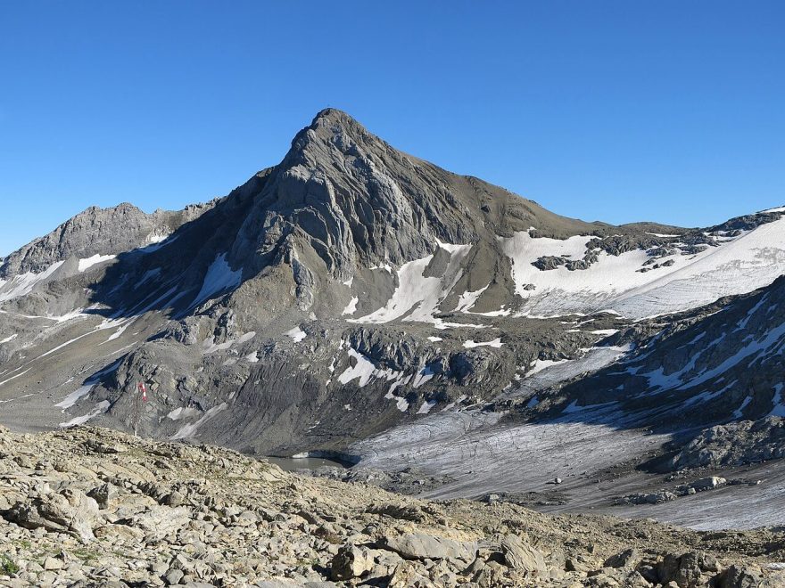 Vrchol Schesaplana od chaty Mannheimer Hütte, pohoří Rätikon, Alpy.