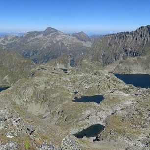 Výhled do kotle Klafferkessel z vrcholu Greifenberg, Schladmingské Taury, rakouské Alpy