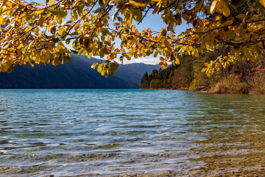 Průzračná voda jezera Weissensee má kvalitu pitné vody.