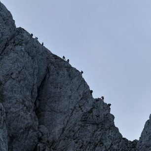 Hřeben nad žebříkem. Via ferrata Intersport Donnerkogel Klettersteig