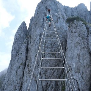 40 metrů dlouhý žebřík Riesenleiter - Via ferrata Intersport Donnerkogel Klettersteig