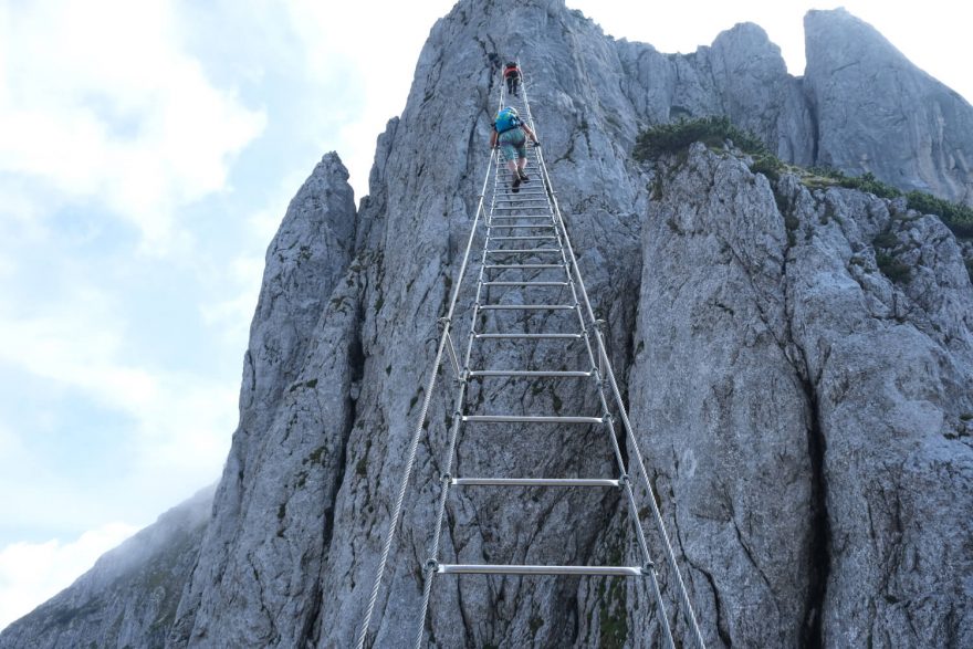 40 metrů dlouhý žebřík Riesenleiter - Via ferrata Intersport Donnerkogel Klettersteig