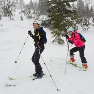 Ideální je předchozí průprava na sjezdovkách a rovněž na běžkách, protože skitouring v podstatě obě aktivity kombinuje.