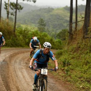 Základními disciplínami adventure race jsou běh, jízda na horském kole a kajak.