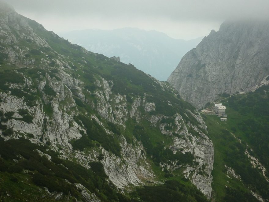 Zoissova koča v Kokskom sedle - průsečíku několika tras