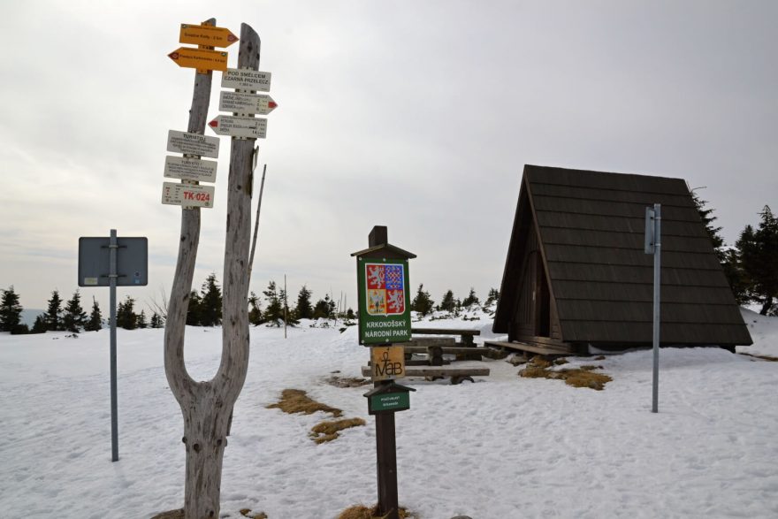 Přístřešek v sedle Pod Smělcem, Krkonoše, zima