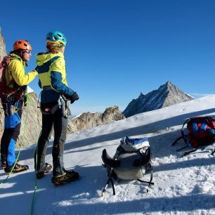 Vrchol Zinalrothorn ve Walliských Alpách