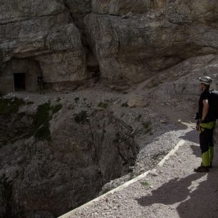 Výstup na vrchol Paternkofel vede z velké části skrz tunely z první světové války, via ferraty Dolomity, italské Alpy