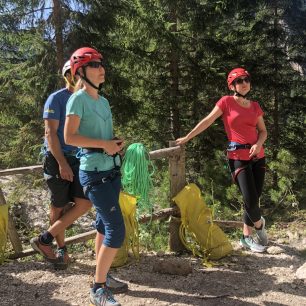 Během Salewa Alpine Academy v Dolomitech jsme nejprve probrali obecnou metodiku pohybu v horách a vyzkoušeli jsme si vše prakticky na cvičných cestách pod vedením certifikovaných horských vůdců.