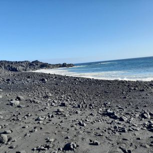 Kamenito-písčitá Playa Echentive, kousek od Faro Fuencaliente.