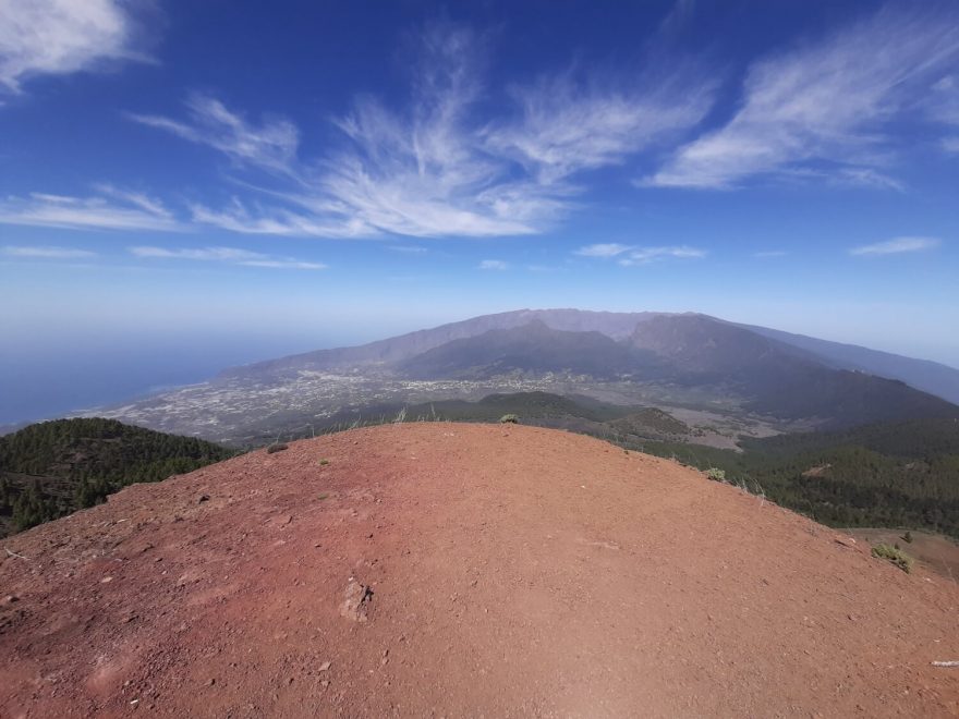 Výhledy na kalderu Taburiente ze sopky Birigoyo. Stezka vulkánů - Ruta de los Volcanes. La Palma, Kanárské ostrovy