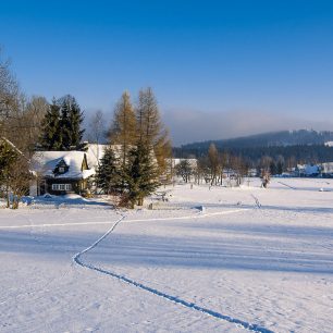 Příjemně zvlněná krajina Vysočiny bez strmých kopců určitě bude vyhovovat méně zdatným lyžařům i rodinám.