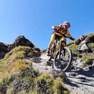 Engadin nabízí projížďky po šotolinových cestách i náročnější technické sjezdy.