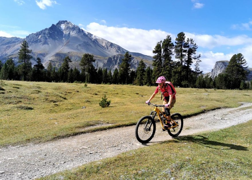 Engadin - scenerie švýcarských Alpy jako z plakátů