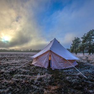 Nízká odolnost bavlněné stanovky vůči průsaku vody se řeší impregnací a vnitřní konstrukcí stanu. Nordisk Asgard