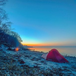 Pro výrobu ultralehkých stanů se používají nylonové silikonizované tkaniny. Nordisk Lofoten 1 SI ULW