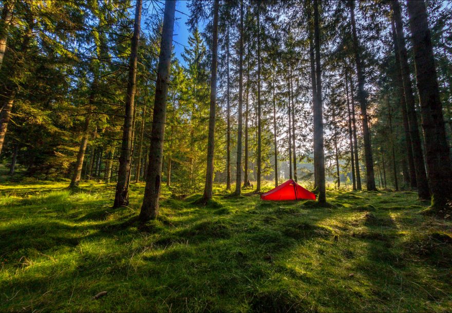 Nejlehčím dvouplášťovým jednoosobním stanem na světě je v současnosti Nordisk LOFOTEN 1 SI ULW (490 g)