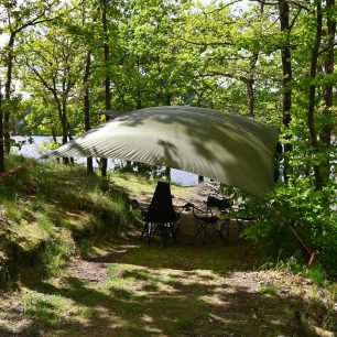 Plachta jako společenský prostor na Orlíku - WARMPEACE SHELTER TARP