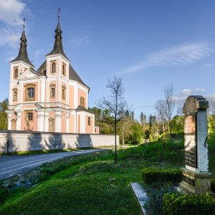 Poutní kostel sv. Anny a sv. Jakuba Většího ve Staré Vodě