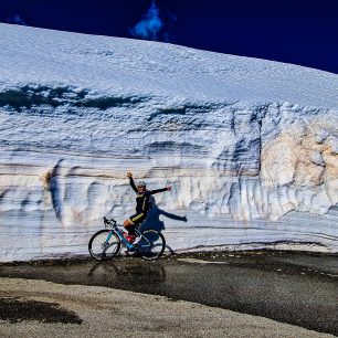 Na Col du Galibier byl sníh i na začátku června, Markéta Peggy Marvanová při dobročinném projektu Korona Himálaje 2021.