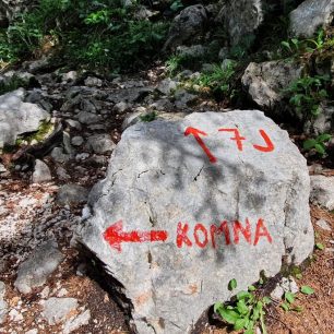 Rozcestník nad Črným jezerem, Dolina Triglavských jezer, Julské Alpy, Slovinsko