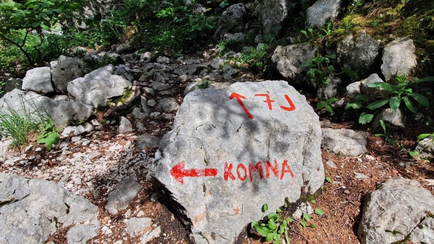 Rozcestník nad Črným jezerem, Dolina Triglavských jezer, Julské Alpy, Slovinsko