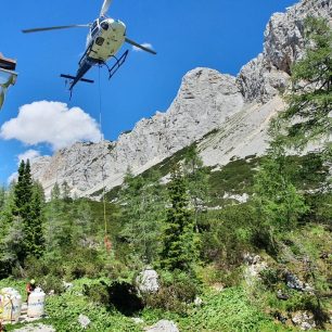 Zásobování chat zajišťují vrtulníky. Dolina Triglavských jezer, Julské Alpy, Slovinsko