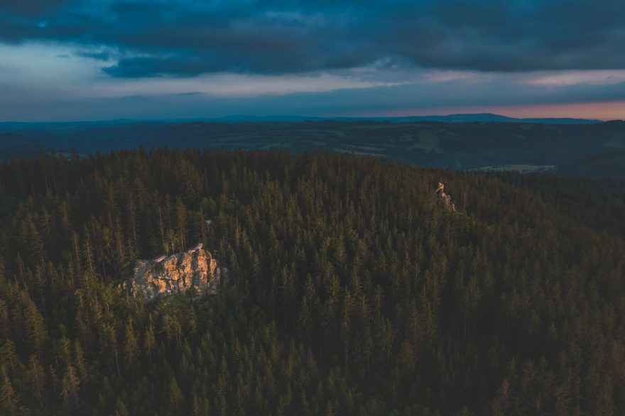 Letecký pohled na vyhlídky Hlídka na Stráži, Rokytnice nad Jizerou, Krkonoše