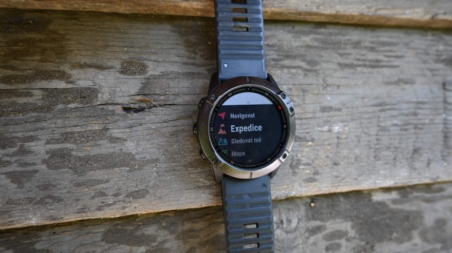 Funkce EXPEDICE, která snímá polohu jednou za hodinu nebo podle uživatele a šetří tak energii - Garmin Fenix 6X PRO