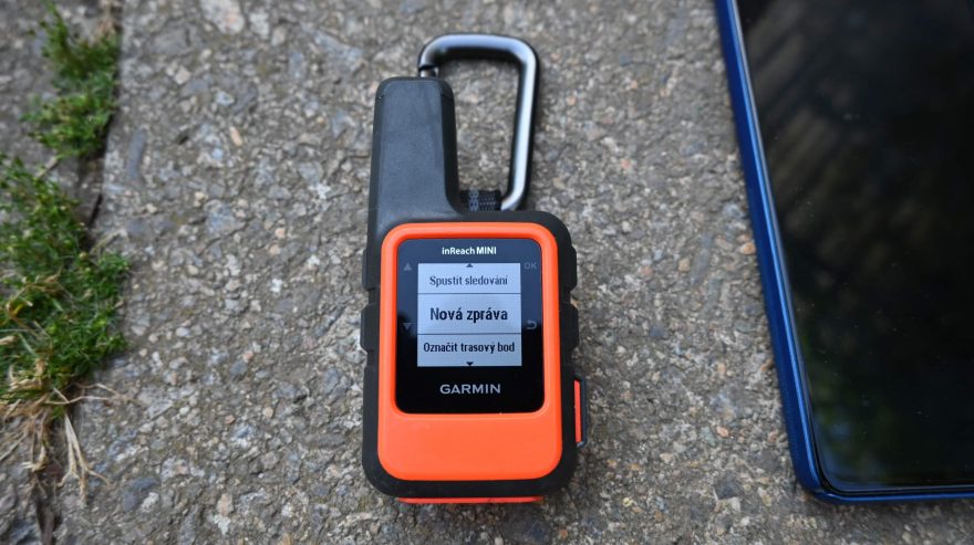 Novou zprávu je možno napsat i přímo na zařízení Garmin inReach Mini