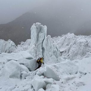 Ledovcový labyrint mezi base campem a C1, Karolína Grohová, Gasherbrum II.