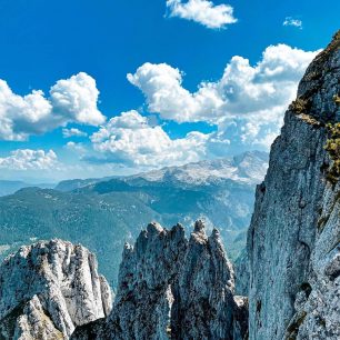 Rozeklané štíty Dachsteingebirge z feraty Intersport Donnerkogel Klettersteig, Gosausee, Solná komora, Salzkammergut, rakouské Alpy. Foto Jana Souralová